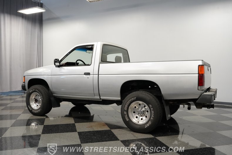 1990 Nissan Hardbody 9