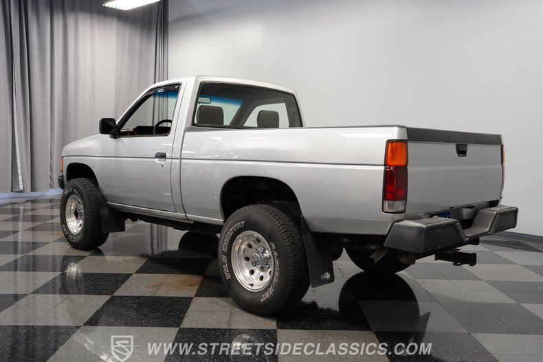 1990 Nissan Hardbody 10