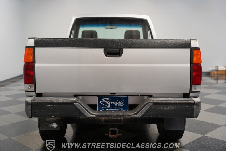 1990 Nissan Hardbody 26
