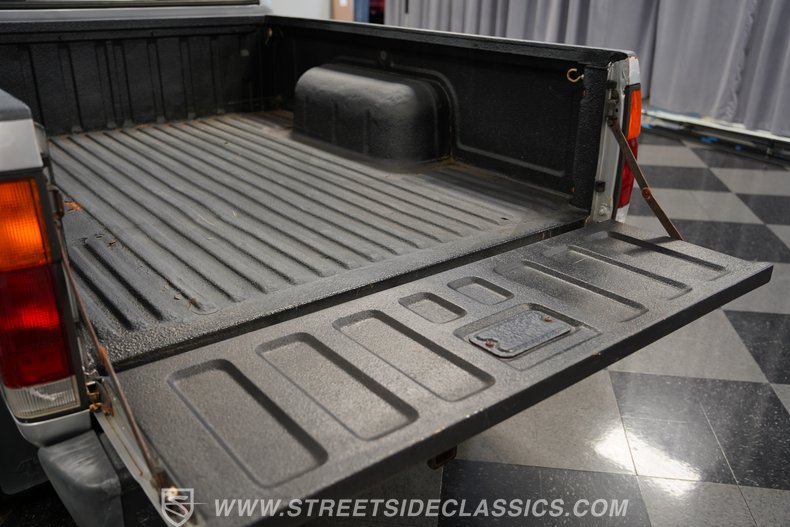 1990 Nissan Hardbody 57