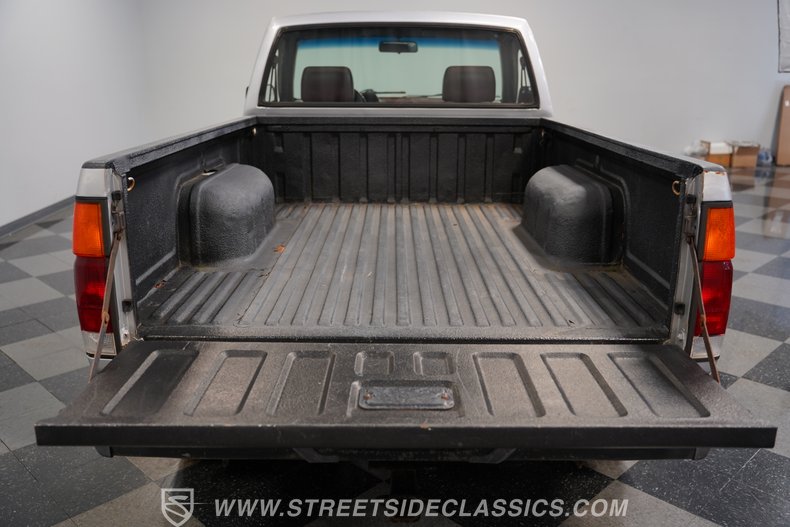 1990 Nissan Hardbody 56