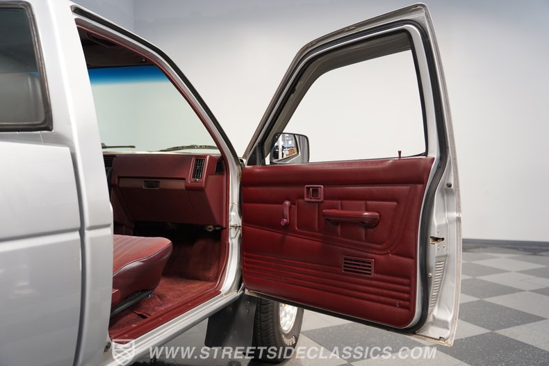 1990 Nissan Hardbody 53