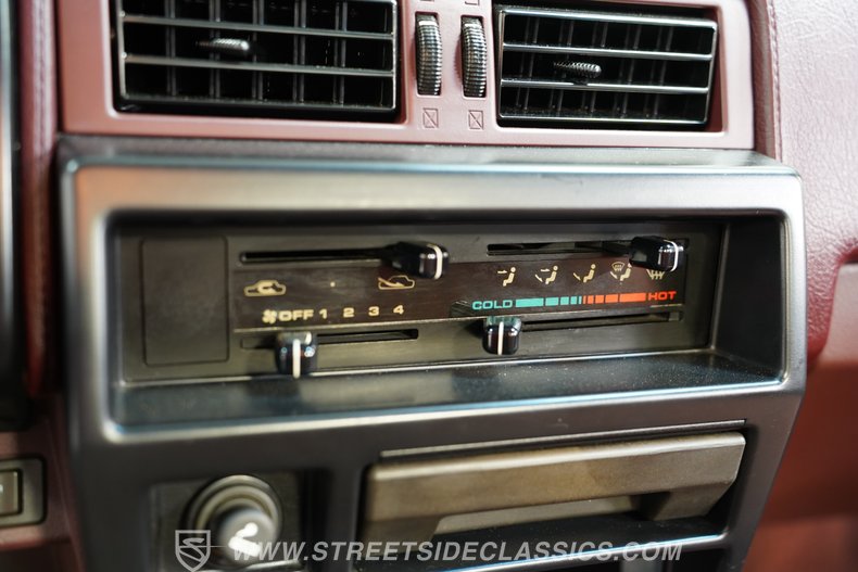 1990 Nissan Hardbody 43