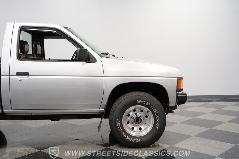 1990 Nissan Hardbody 31