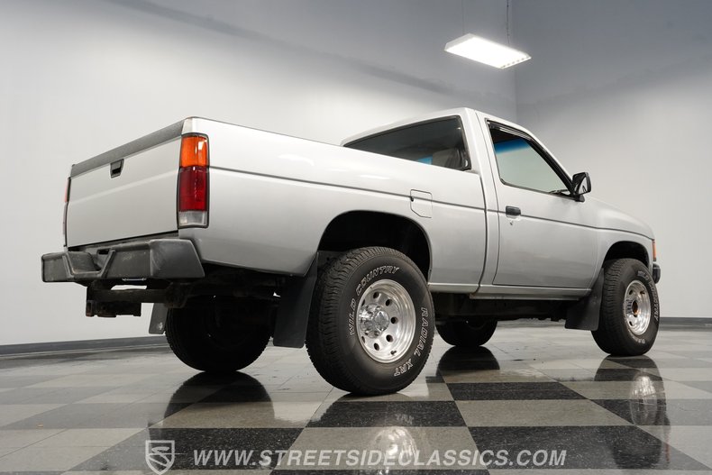 1990 Nissan Hardbody 28