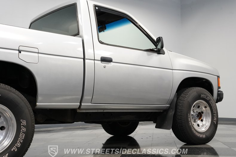 1990 Nissan Hardbody 29