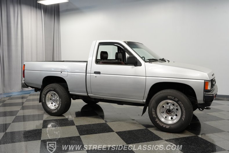 1990 Nissan Hardbody 16