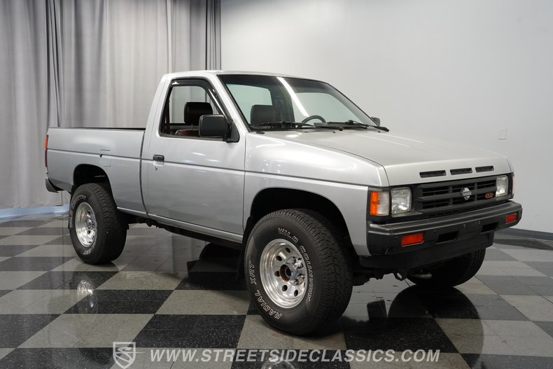 1990 Nissan Hardbody 17