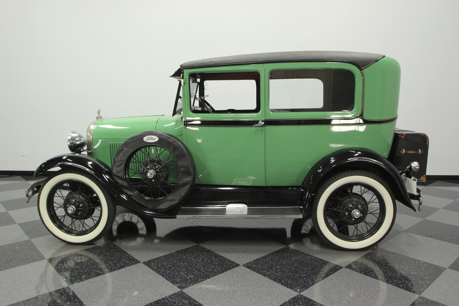 1928 ford model a sedan deluxe