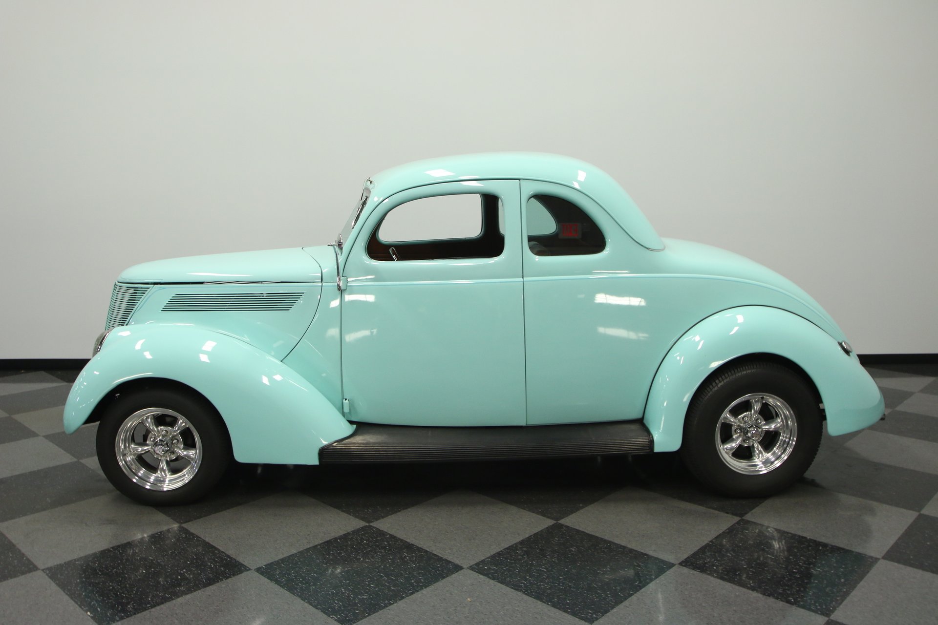 1937 ford deluxe 5 window coupe