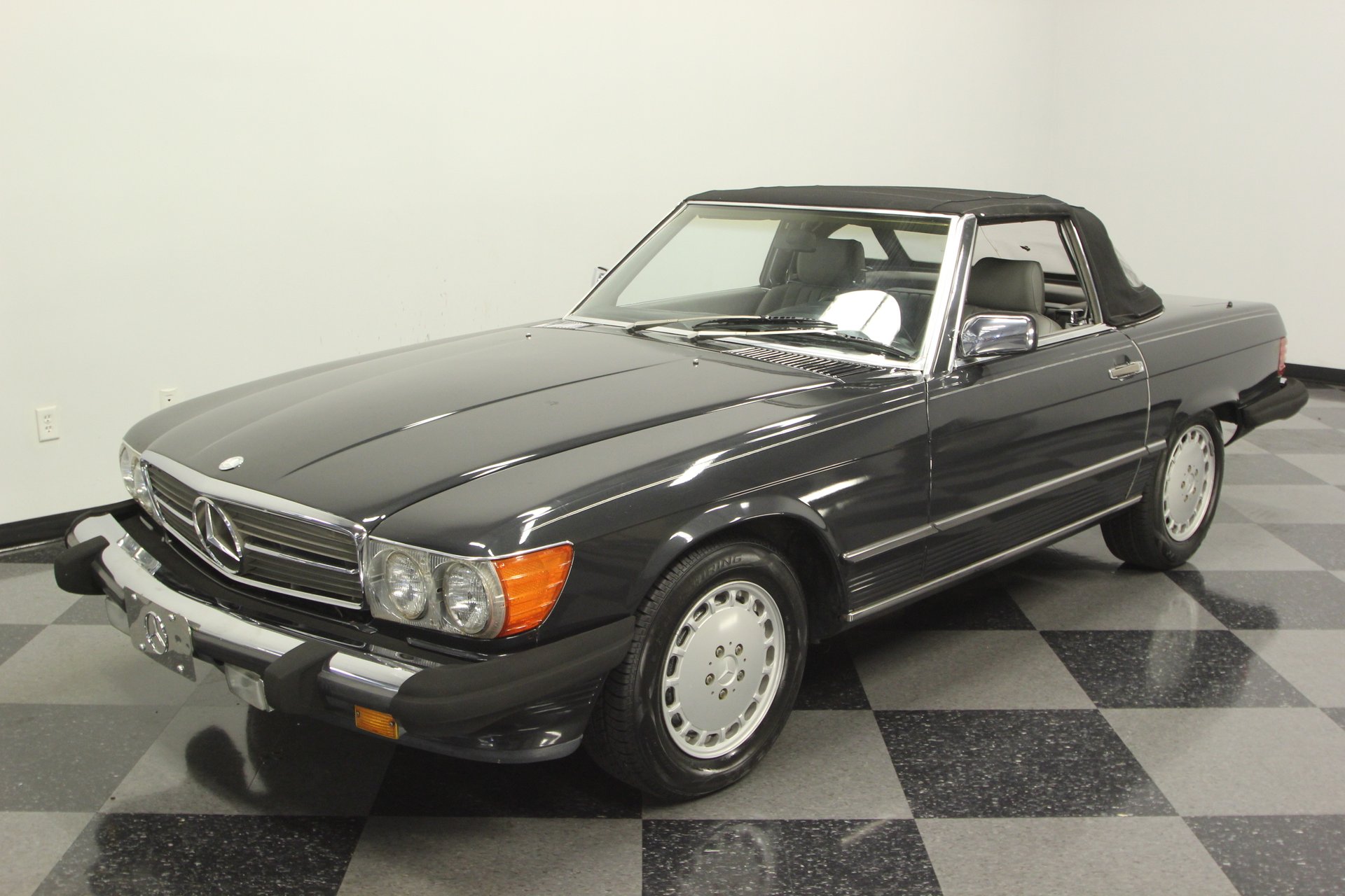1987 Mercedes Benz 560sl Classic Cars For Sale Streetside Classics