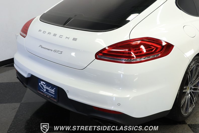 2016 Porsche Panamera 25