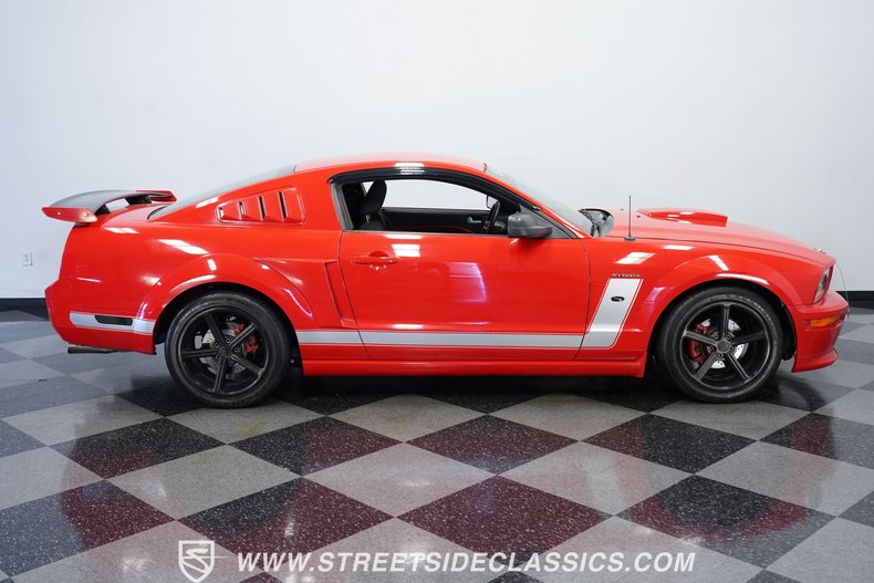 2006 Ford Mustang 12