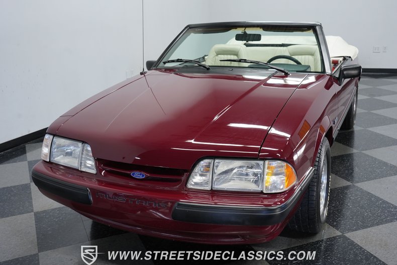 1989 Ford Mustang Convertible 16