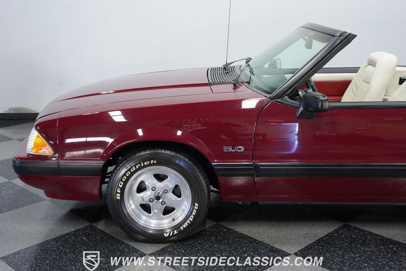 1989 Ford Mustang Convertible 21