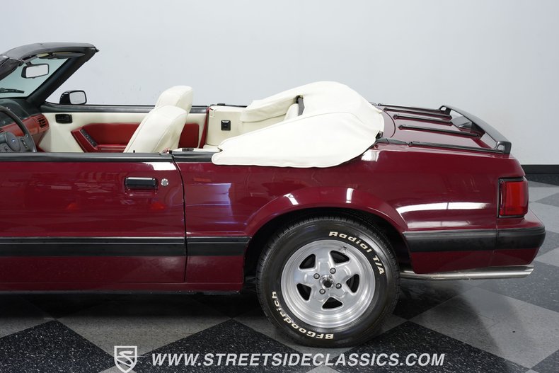 1989 Ford Mustang Convertible 22