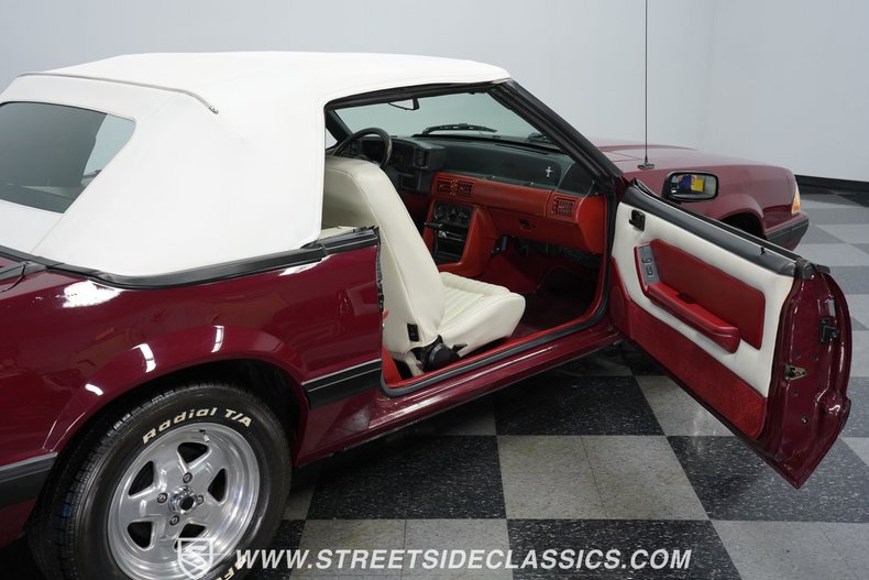 1989 Ford Mustang Convertible 48