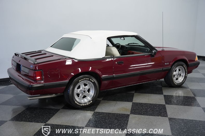1989 Ford Mustang Convertible 11