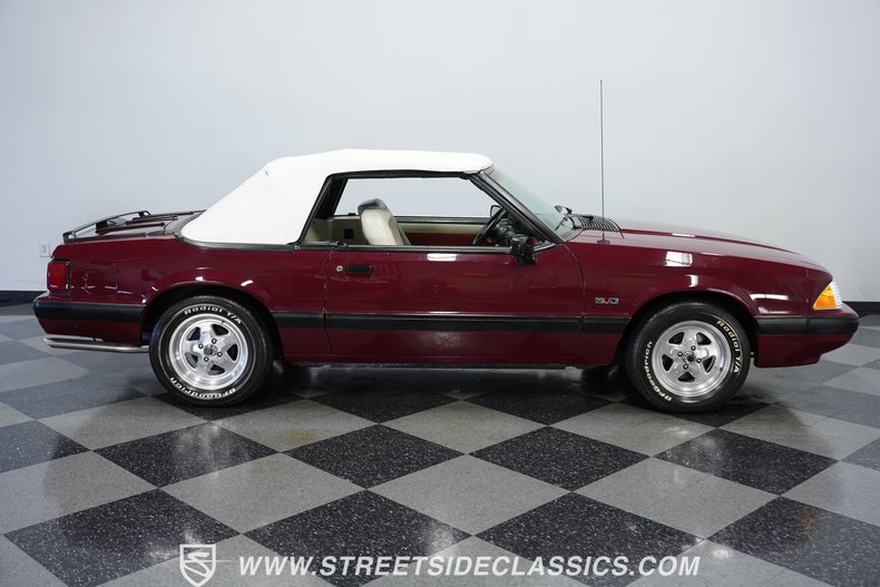 1989 Ford Mustang Convertible 12
