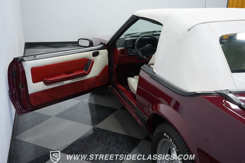 1989 Ford Mustang Convertible 33