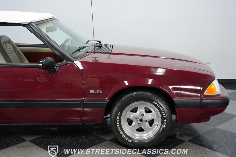 1989 Ford Mustang Convertible 28