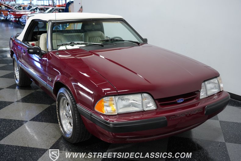 1989 Ford Mustang Convertible 14