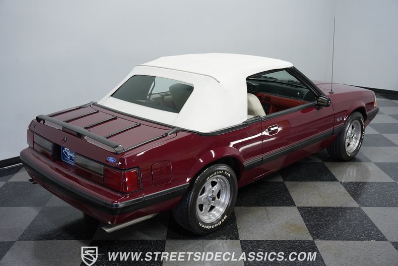 1989 Ford Mustang Convertible 24