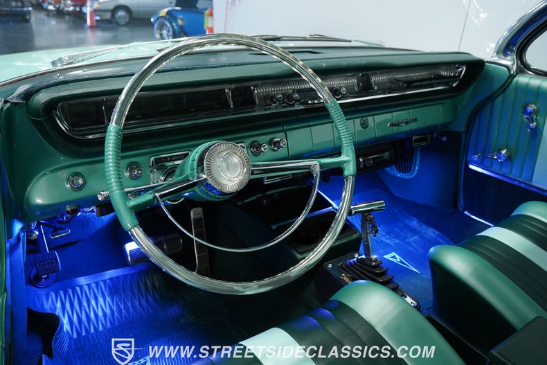 1961 Pontiac Bonneville 35