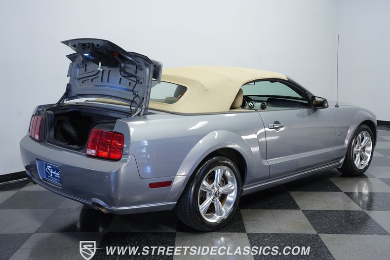 2006 Ford Mustang 49