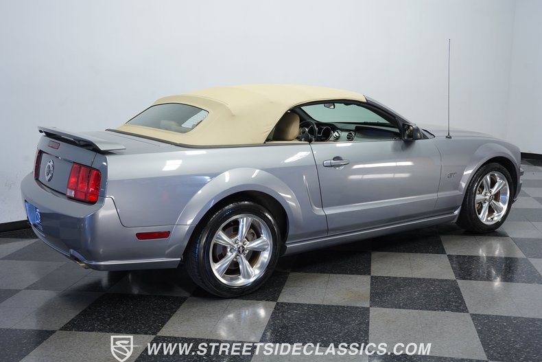 2006 Ford Mustang 11