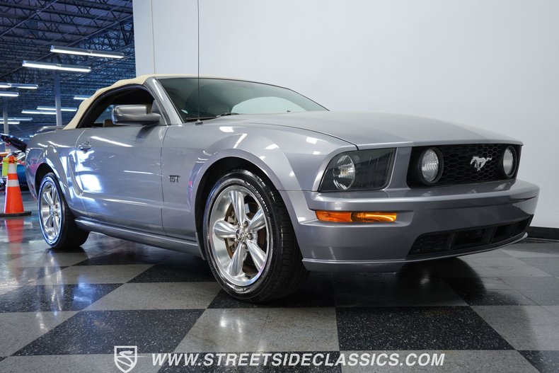 2006 Ford Mustang 29