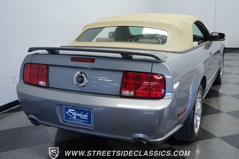 2006 Ford Mustang 9