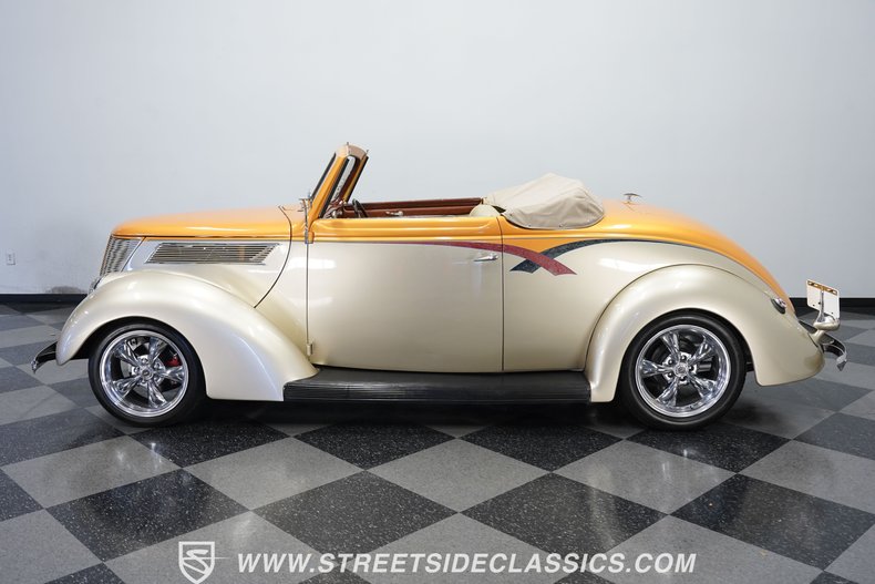 1937 Ford Cabriolet 2