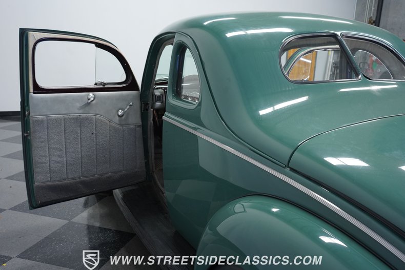 1940 Ford Deluxe 33