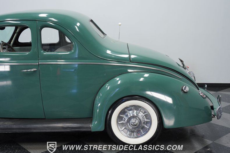 1940 Ford Deluxe 22