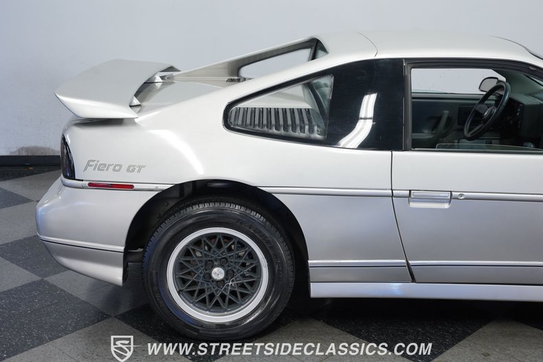 1987 Pontiac Fiero GT 27