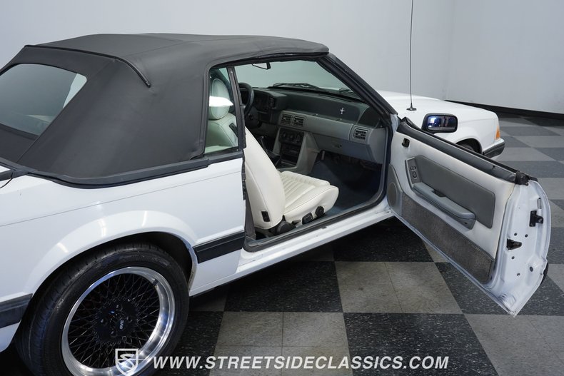 1988 Ford Mustang 48