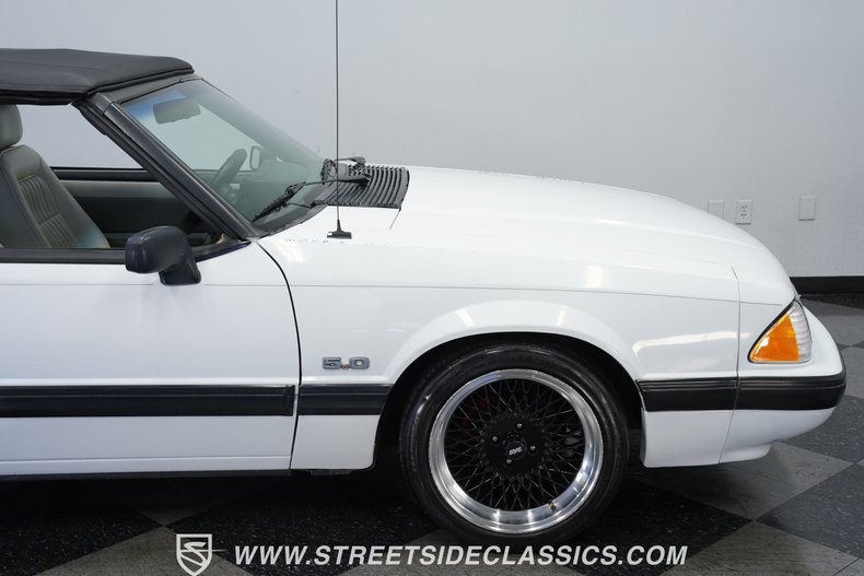 1988 Ford Mustang 28