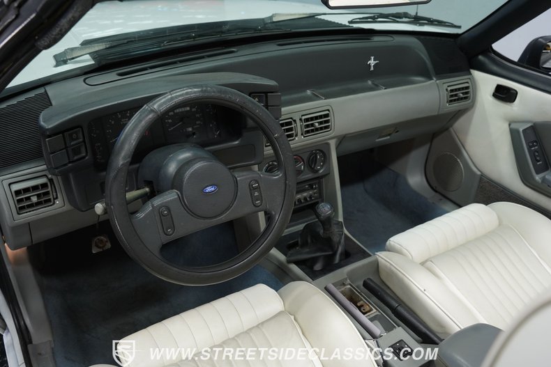 1988 Ford Mustang 35