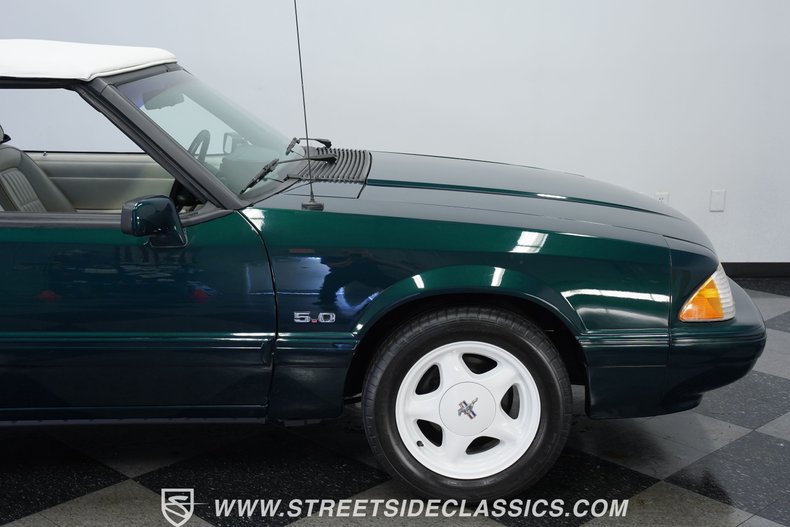 1990 Ford Mustang 28