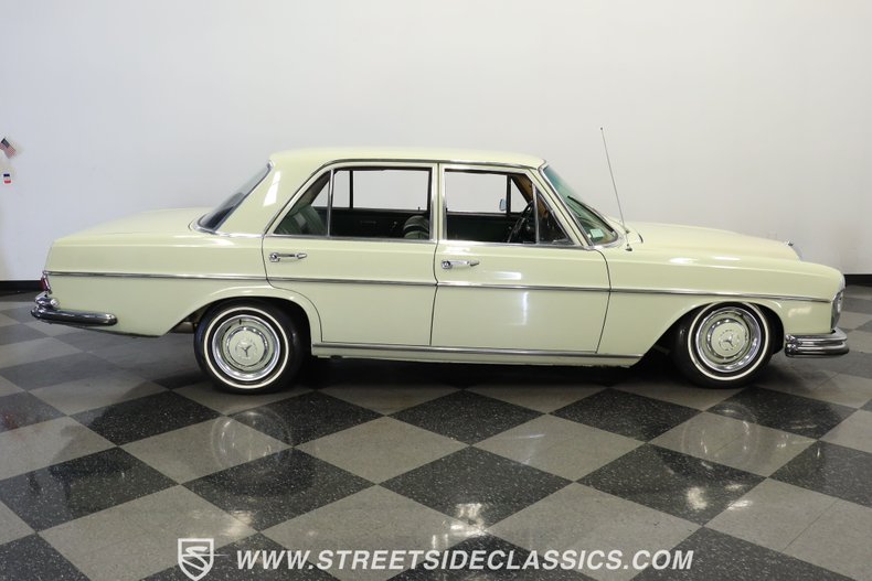 1967 Mercedes-Benz 250SE  12