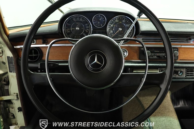 1967 Mercedes-Benz 250SE  37