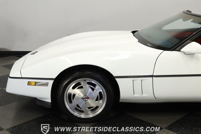 1989 Chevrolet Corvette Convertible 21