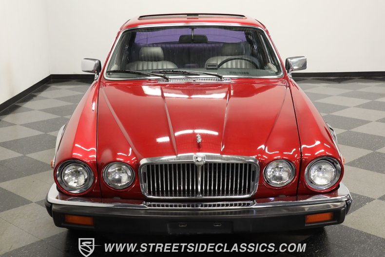 1985 Jaguar XJ6 Restomod 15