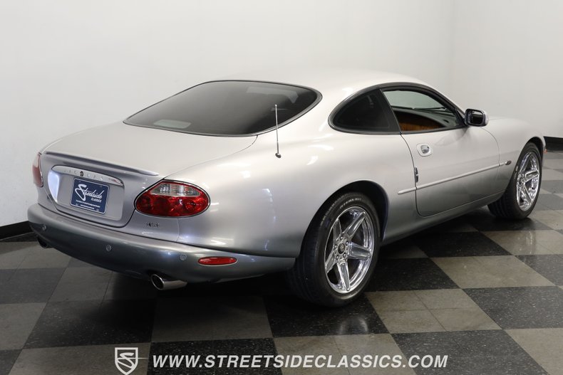 2002 Jaguar XKR Supercharged 10