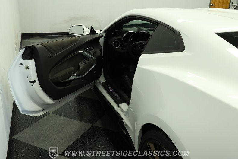 2018 Chevrolet Camaro 33