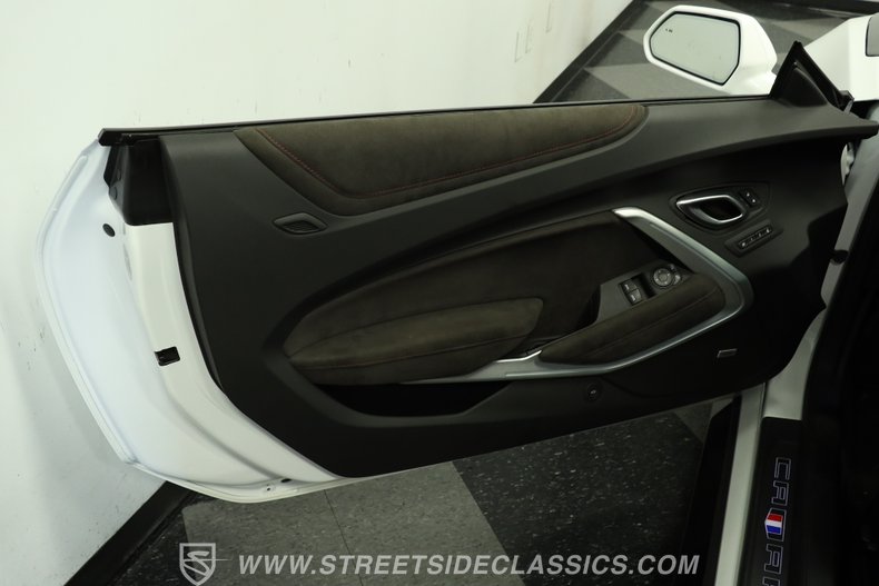 2018 Chevrolet Camaro 34