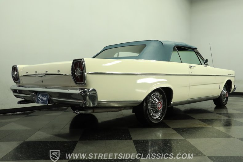 1965 Ford Galaxie 26