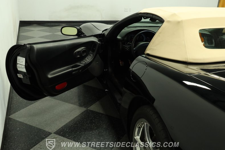 2002 Chevrolet Corvette 33