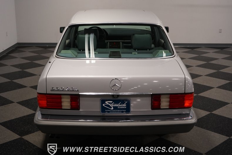 1991 Mercedes-Benz 560SEL 28